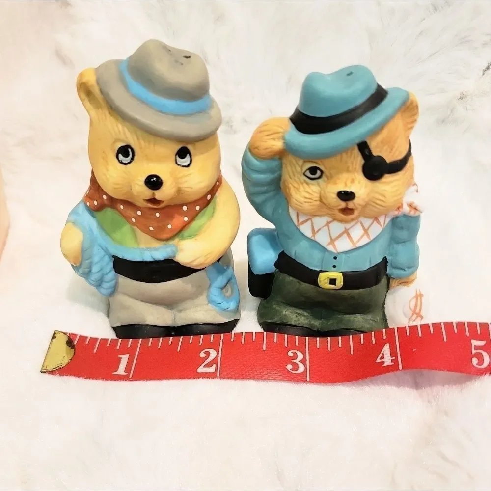 Salt & Pepper Shakers